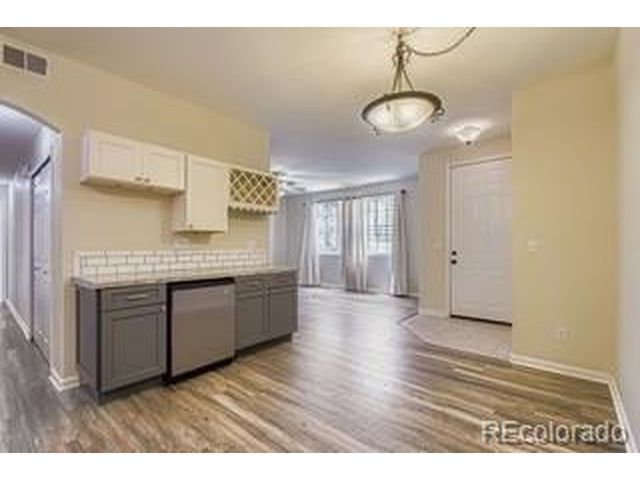 9836 W Freiburg Dr 4-B, Littleton, CO 80127