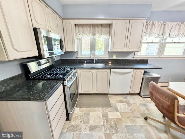 460 STATION RD, Roebling, NJ 08554