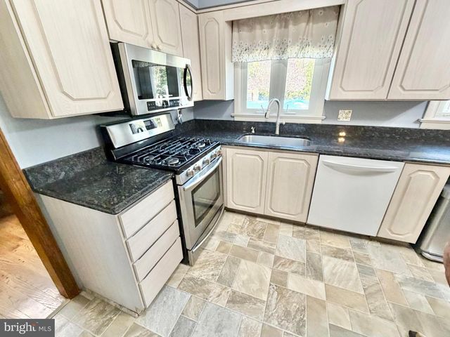 460 STATION RD, Roebling, NJ 08554