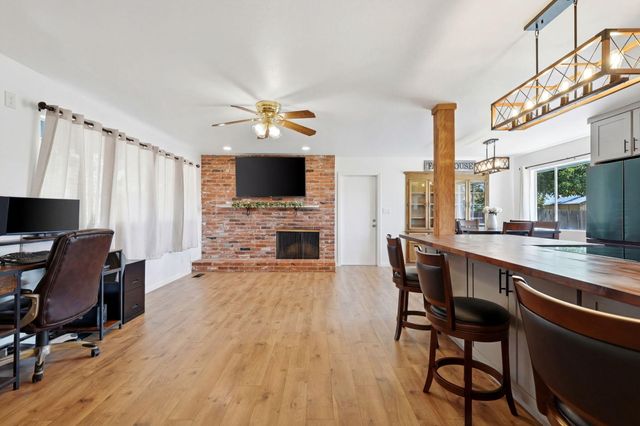 289 W Cypress Avenue, Reedley, CA 93654