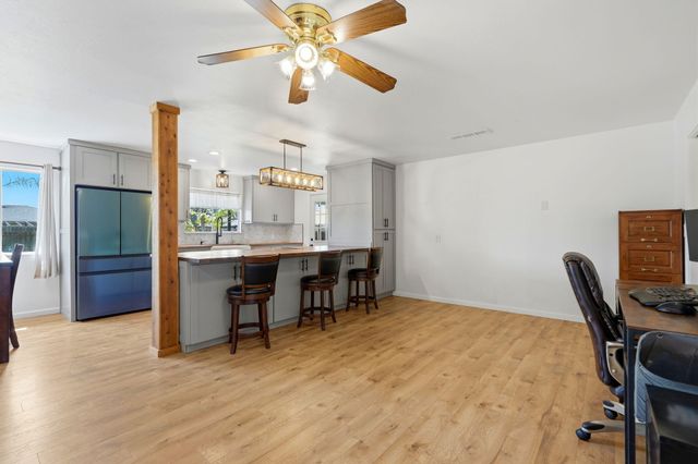 289 W Cypress Avenue, Reedley, CA 93654