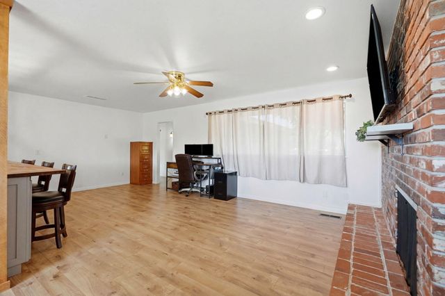 289 W Cypress Avenue, Reedley, CA 93654