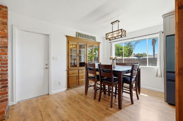 289 W Cypress Avenue, Reedley, CA 93654