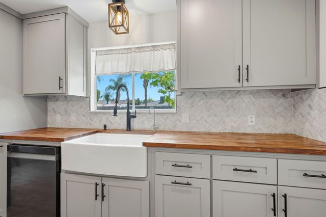 289 W Cypress Avenue, Reedley, CA 93654