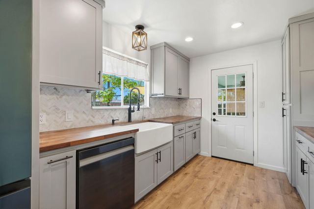 289 W Cypress Avenue, Reedley, CA 93654