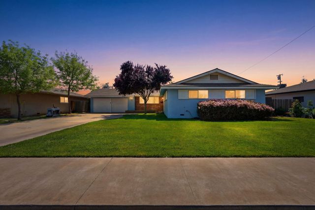 289 W Cypress Avenue, Reedley, CA 93654