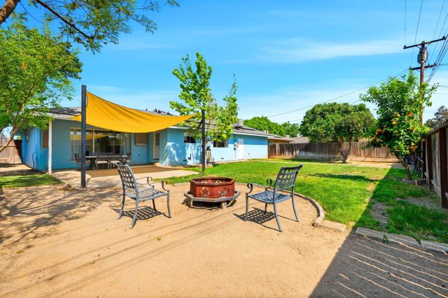 289 W Cypress Avenue, Reedley, CA 93654