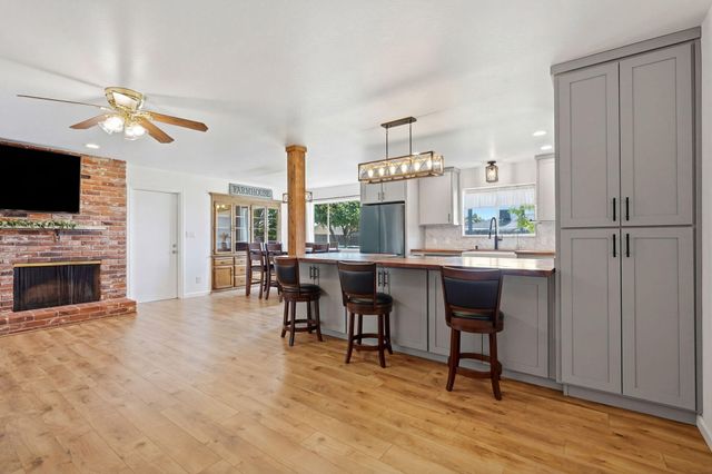 289 W Cypress Avenue, Reedley, CA 93654