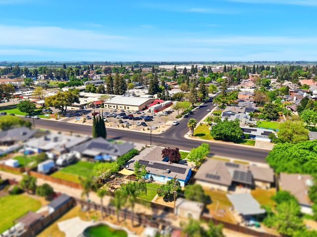 289 W Cypress Avenue, Reedley, CA 93654
