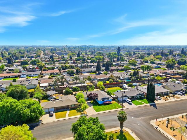 289 W Cypress Avenue, Reedley, CA 93654