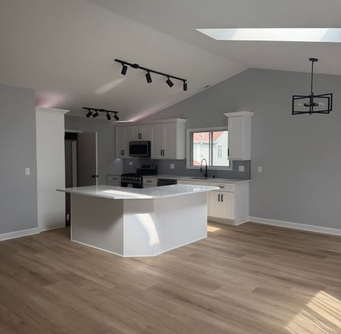2436 W Salem Court B2, Woodridge, IL 60517