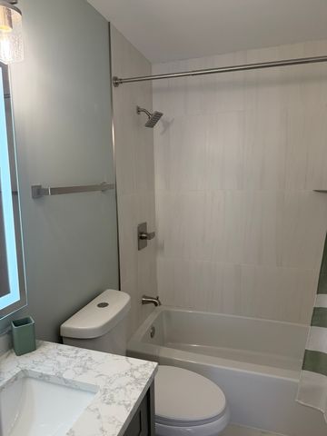 2436 W Salem Court B2, Woodridge, IL 60517