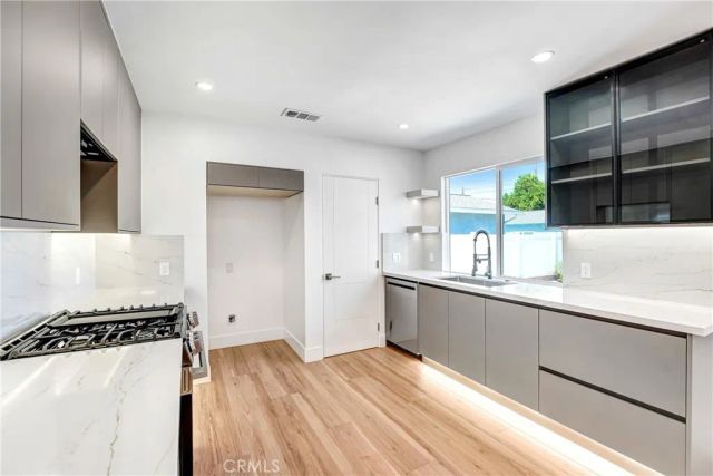 6722 Katherine Avenue, Van Nuys, CA 91405