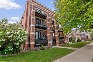 5691 W Higgins Avenue 2W, Chicago, IL 60630
