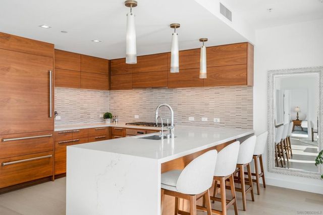 888 W E Street 2003, San Diego, CA 92101