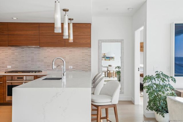 888 W E Street 2003, San Diego, CA 92101