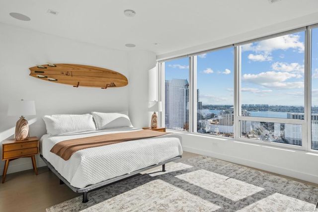 888 W E Street 2003, San Diego, CA 92101