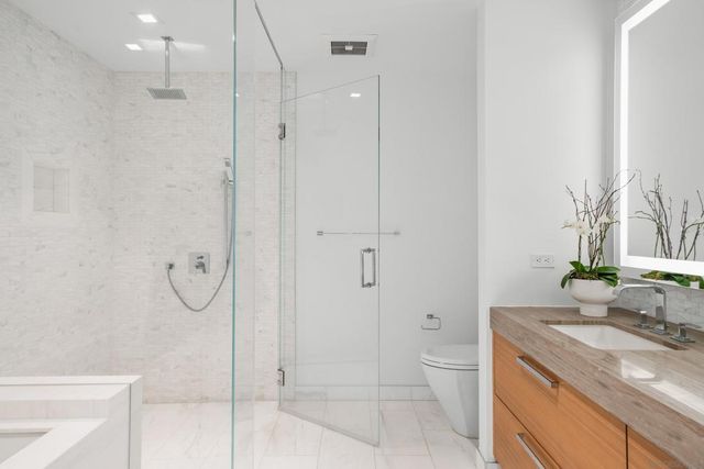 888 W E Street 2003, San Diego, CA 92101