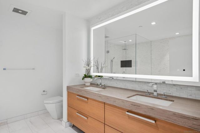 888 W E Street 2003, San Diego, CA 92101