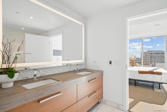 888 W E Street 2003, San Diego, CA 92101