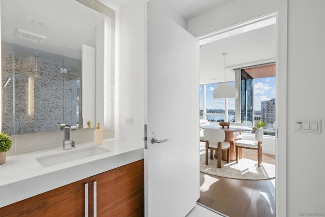 888 W E Street 2003, San Diego, CA 92101