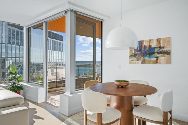 888 W E Street 2003, San Diego, CA 92101