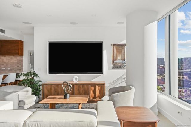 888 W E Street 2003, San Diego, CA 92101