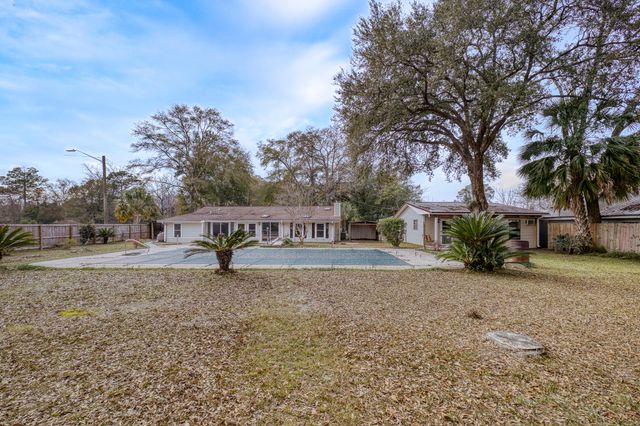 295 Garden Street, Crestview, FL 32536