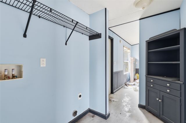 401 East Road, Granbury, TX 76049