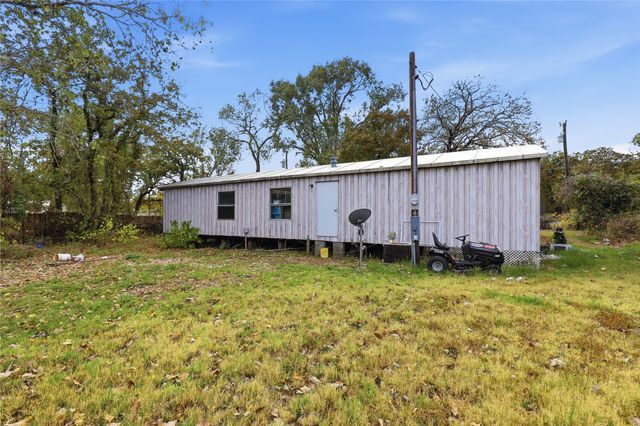 401 East Road, Granbury, TX 76049