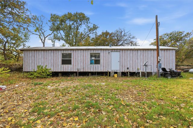 401 East Road, Granbury, TX 76049