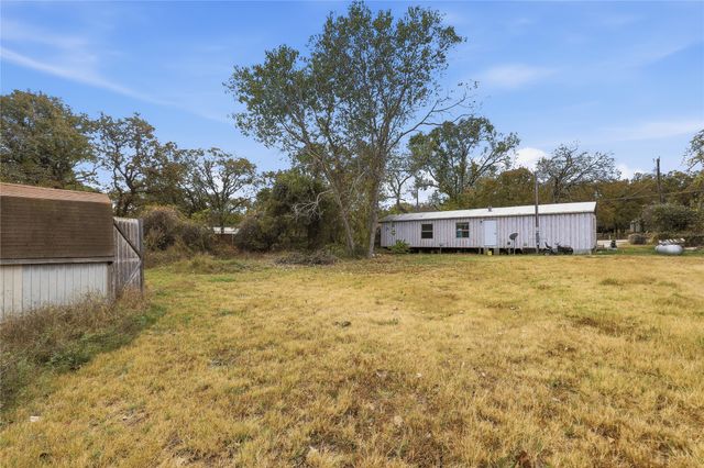 401 East Road, Granbury, TX 76049