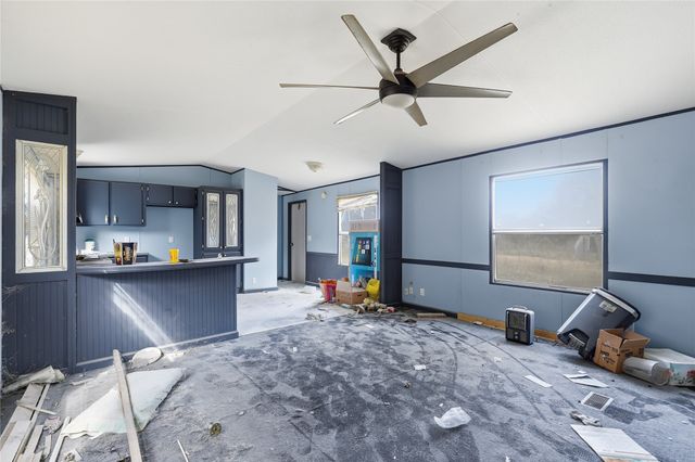 401 East Road, Granbury, TX 76049