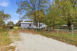 401 East Road, Granbury, TX 76049