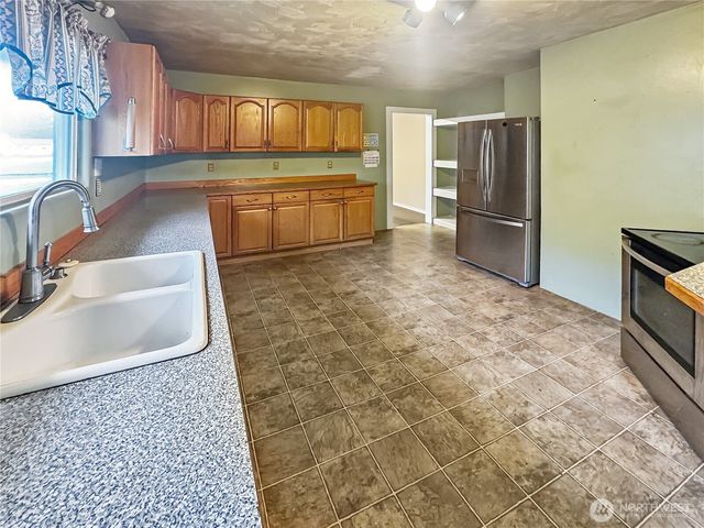 2636 Simpson Avenue E, Hoquiam, WA 98550