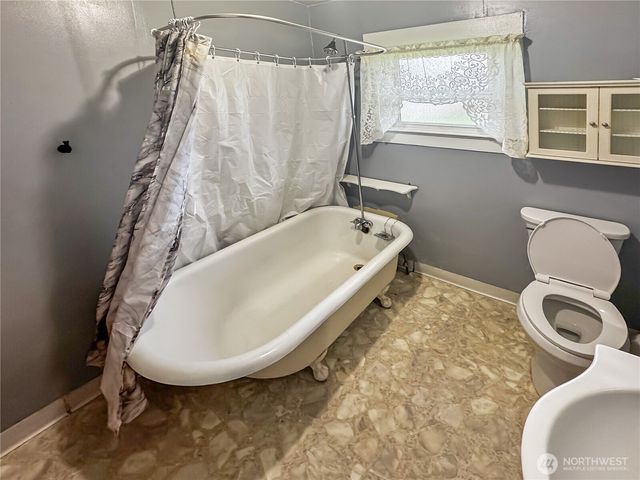 2636 Simpson Avenue E, Hoquiam, WA 98550