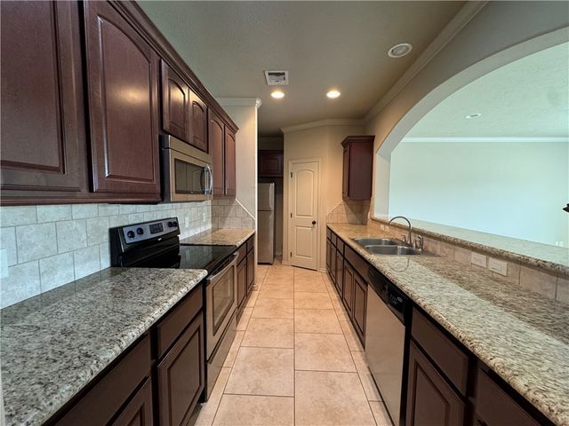 1407 Crescent Ridge Drive, College Station, TX 77845