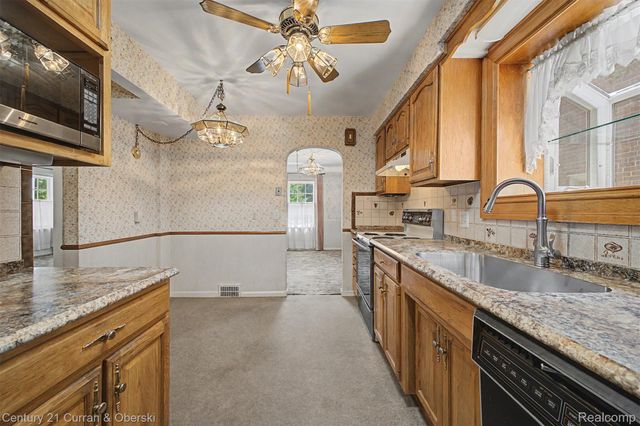 19036 Outer Drive, Dearborn, MI 48128