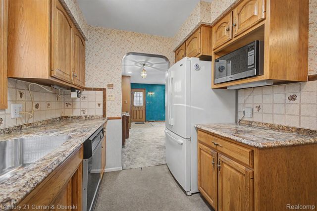 19036 Outer Drive, Dearborn, MI 48128