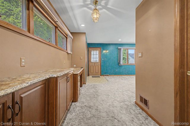 19036 Outer Drive, Dearborn, MI 48128