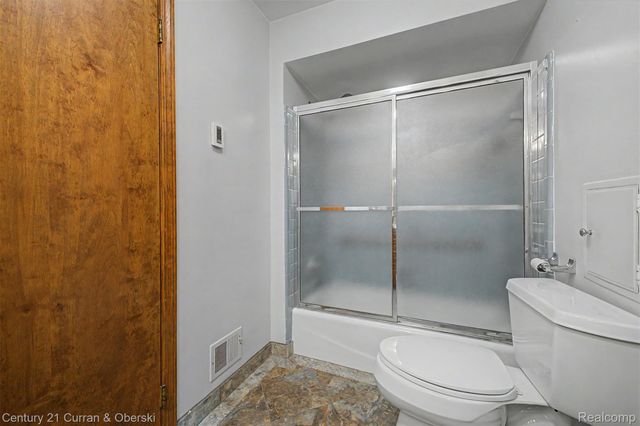 19036 Outer Drive, Dearborn, MI 48128