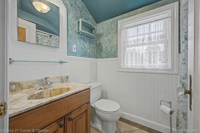 19036 Outer Drive, Dearborn, MI 48128