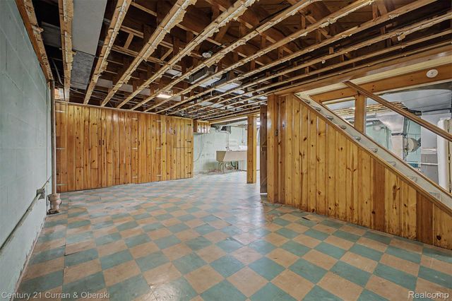 19036 Outer Drive, Dearborn, MI 48128