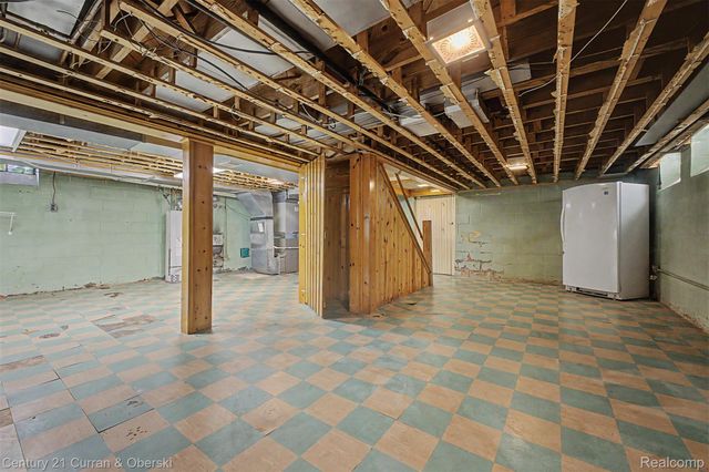 19036 Outer Drive, Dearborn, MI 48128