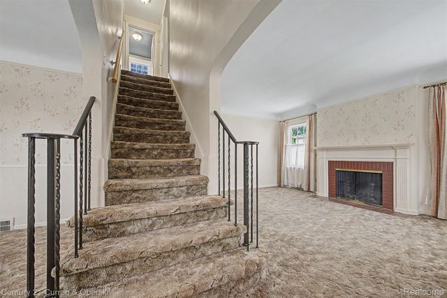 19036 Outer Drive, Dearborn, MI 48128