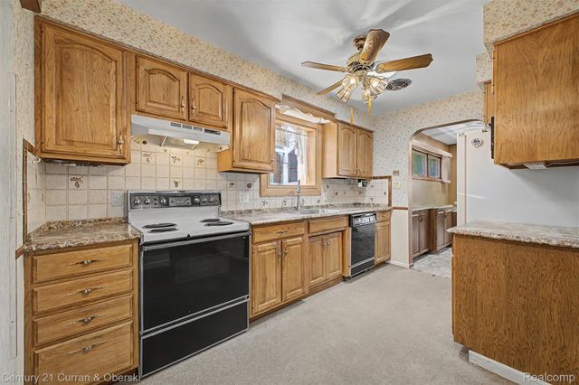 19036 Outer Drive, Dearborn, MI 48128