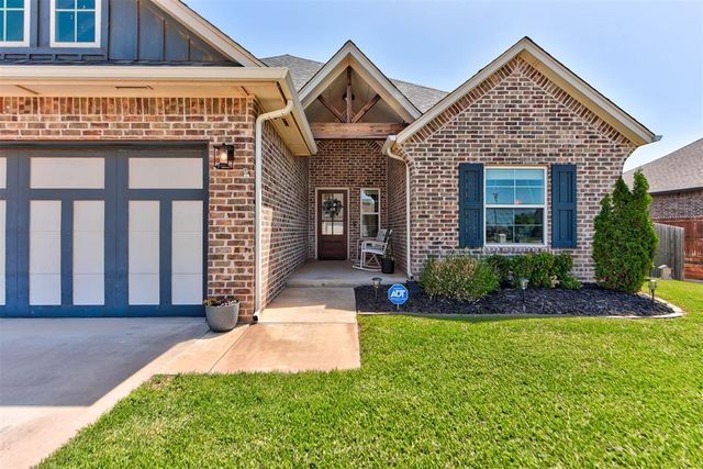 10800 Mountain Fork Drive, Yukon, OK 73099