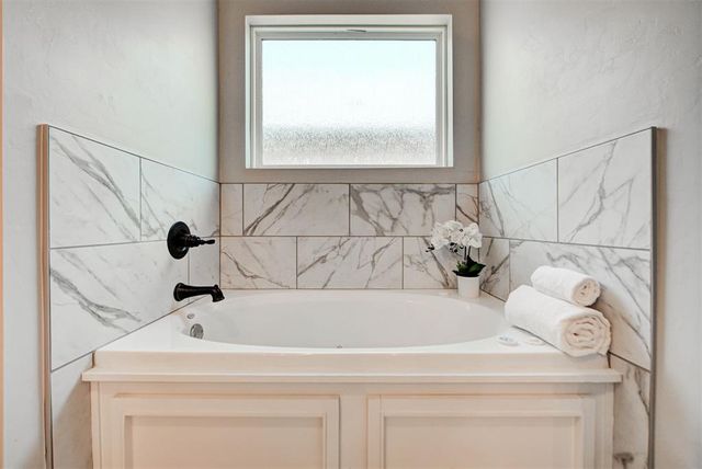 10800 Mountain Fork Drive, Yukon, OK 73099