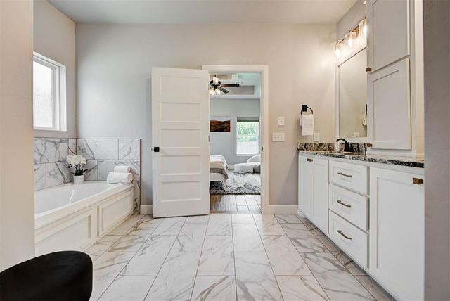 10800 Mountain Fork Drive, Yukon, OK 73099