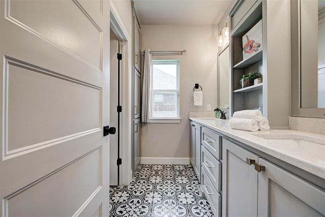 10800 Mountain Fork Drive, Yukon, OK 73099